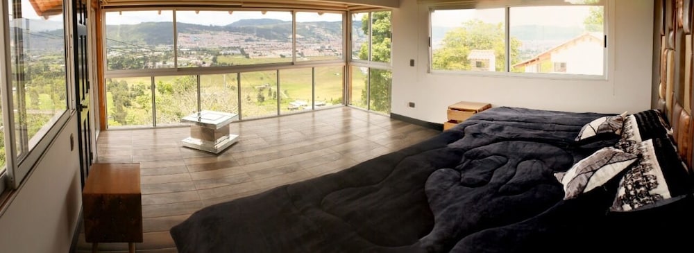 Panoramic Room