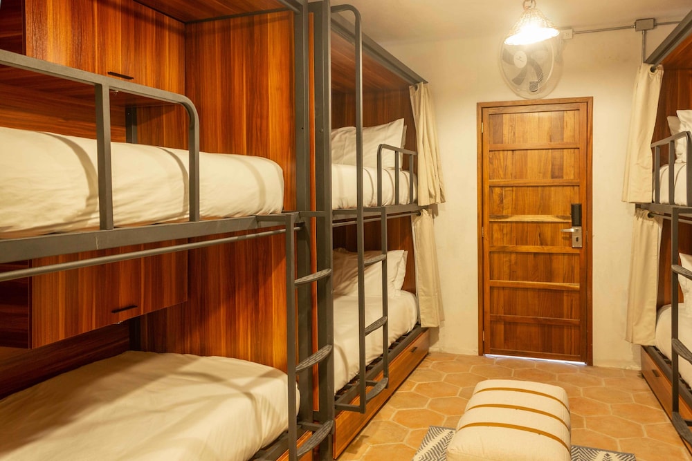 6 Bed Female Community Dorm