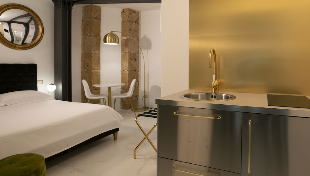 Premium Suite - Photo 4