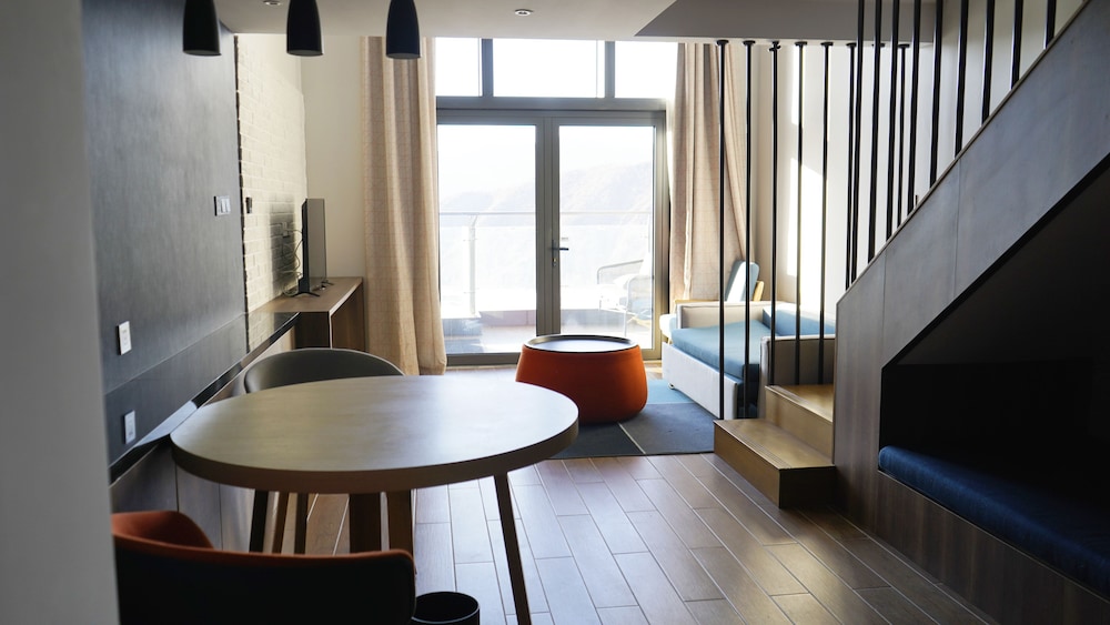 1 King 1 BDRM Suite with Sofabed - Photo 10