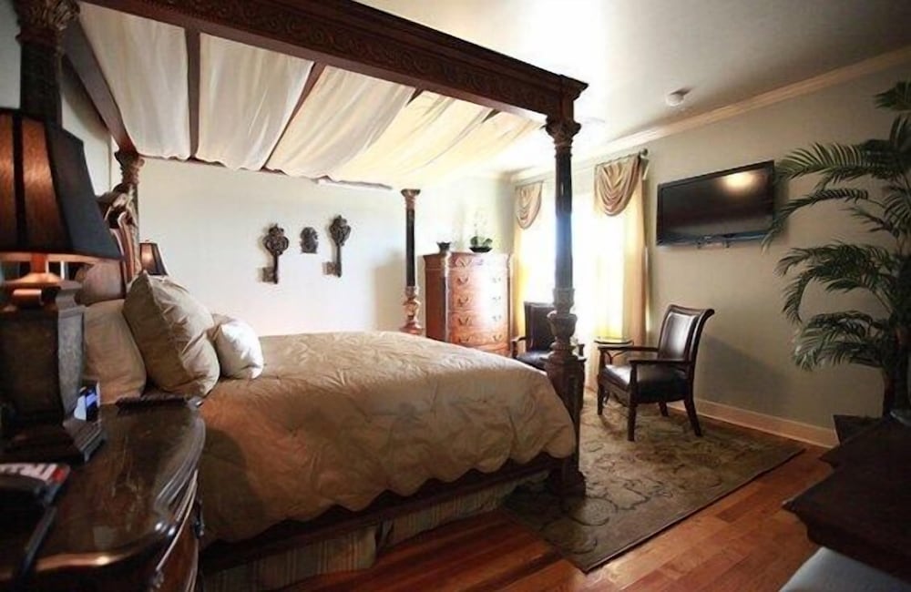Deluxe Room, 1 King Bed - Photo 8