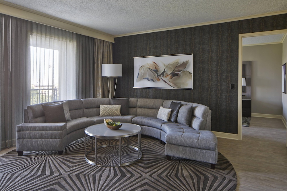 Executive Suite, 1 Bedroom, Balcony - Photo 3