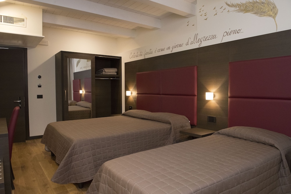 Superior Triple Room photo 2