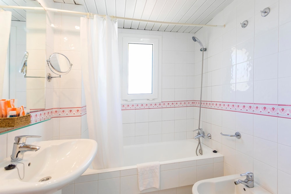 Superior Apartment, 1 Bedroom, Balcony, Partial Sea View photo 3