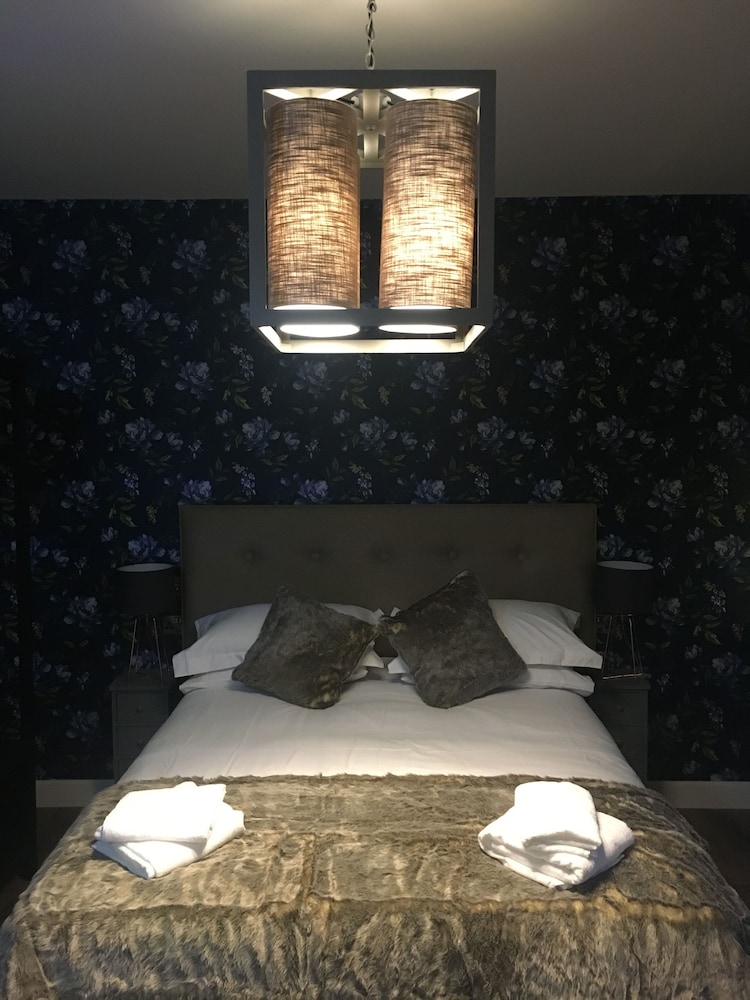 Deluxe King Room - Photo 2