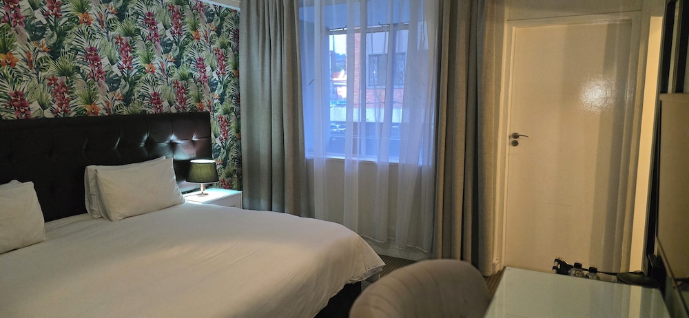 Standard Suite, 1 Queen Bed with Sofa bed photo 1