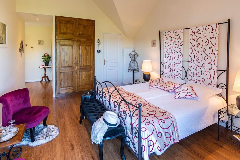 Double Room, Ensuite (Les Cabrettes) photo 2