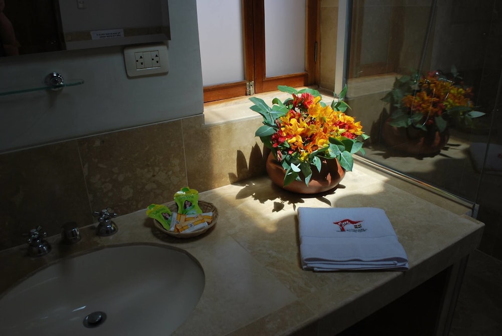 Standard Twin Room, 2 Double Beds, Private Bathroom photo 3