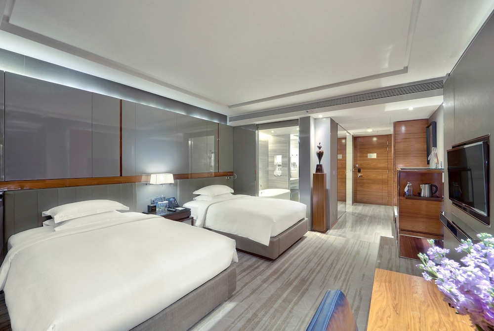 Hilton, Executive Room, Club Lounge Access photo 3