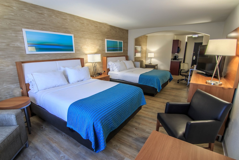 Suite, 2 Queen Beds photo 3