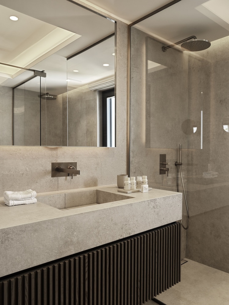 Superior Suite, Sea View - Photo 18