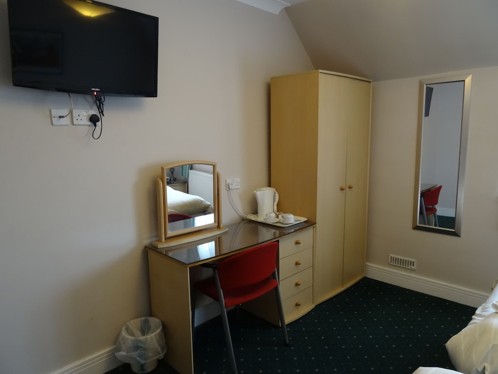 Quadruple Room, 2 Double Beds, Ensuite photo 3