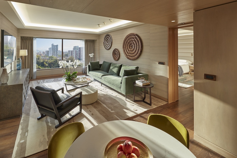 Executive Suite - Photo 1