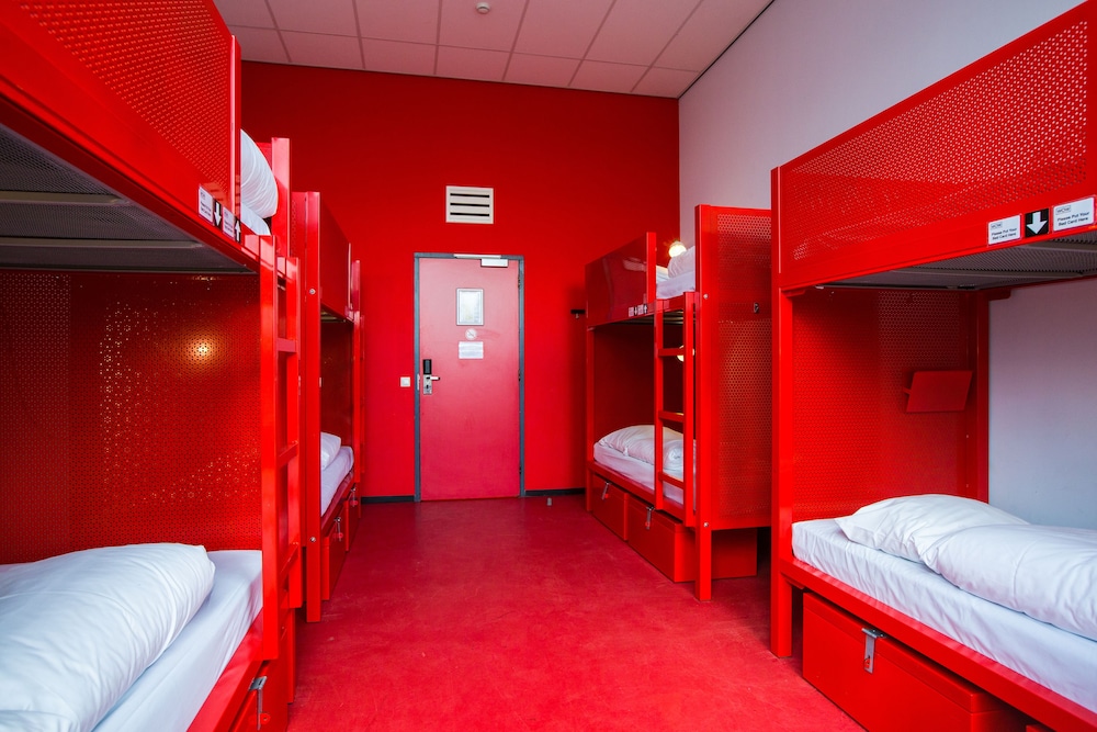 Shared Dormitory, Mixed Dorm (1 bed in 8 persons dorm) photo 2