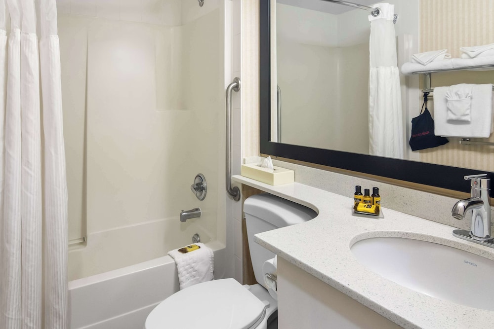 Honeymoon Room, 1 King Bed, Non Smoking, Jetted Tub - Photo 4
