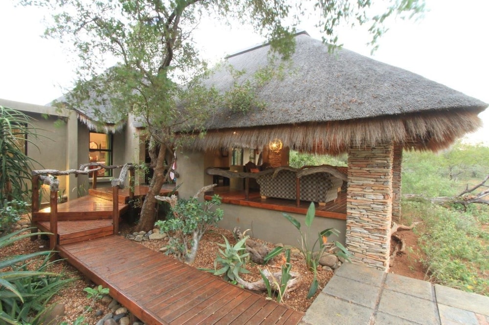 Luxury House photo 3