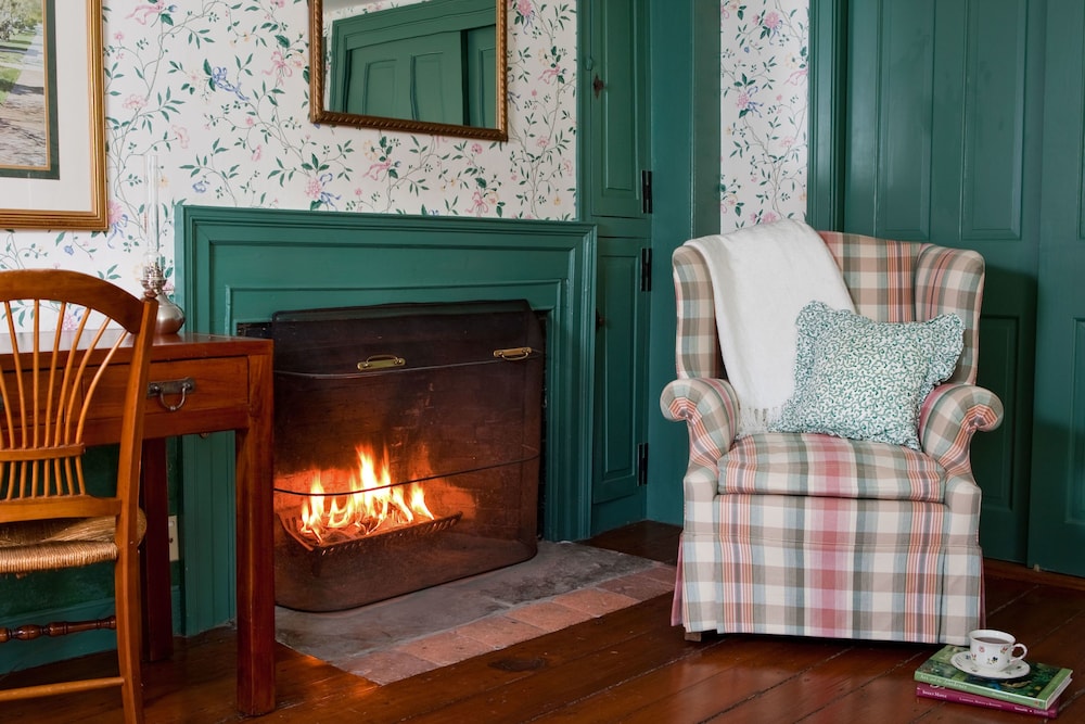Traditional Room, 1 King Bed photo 3
