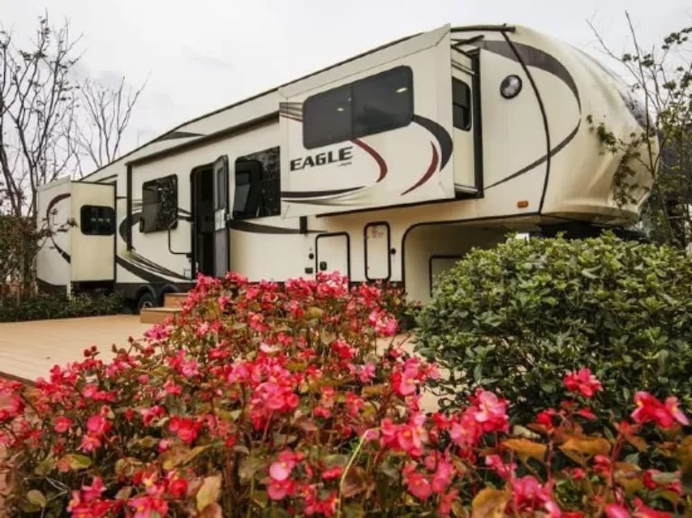 Premium RV, Garden View