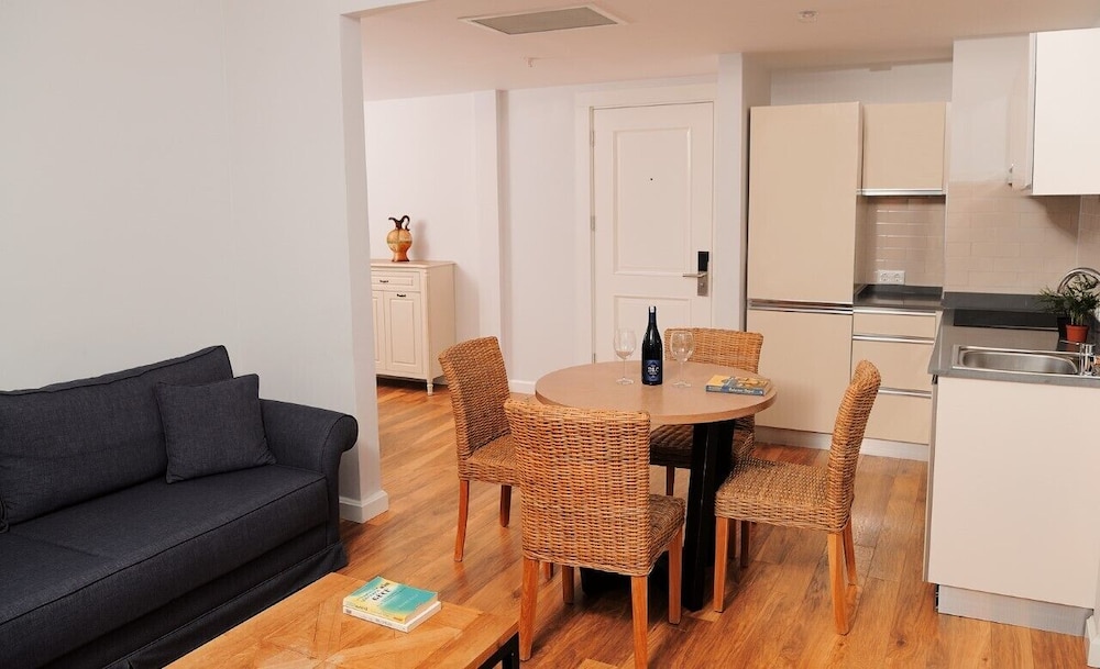 Business Condo, Sea View