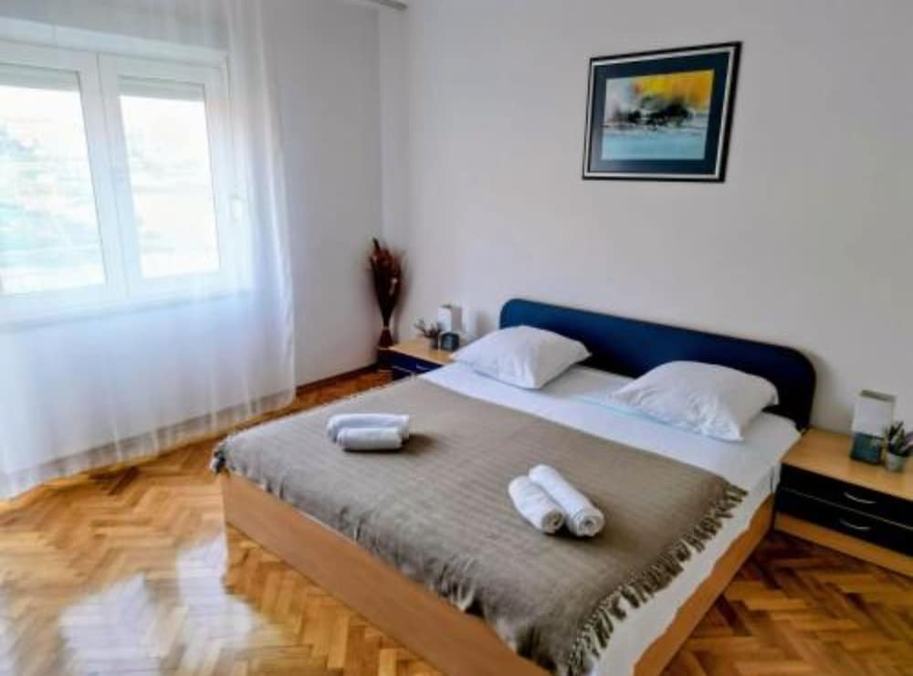 Apartment (Apartment with Mountain View)