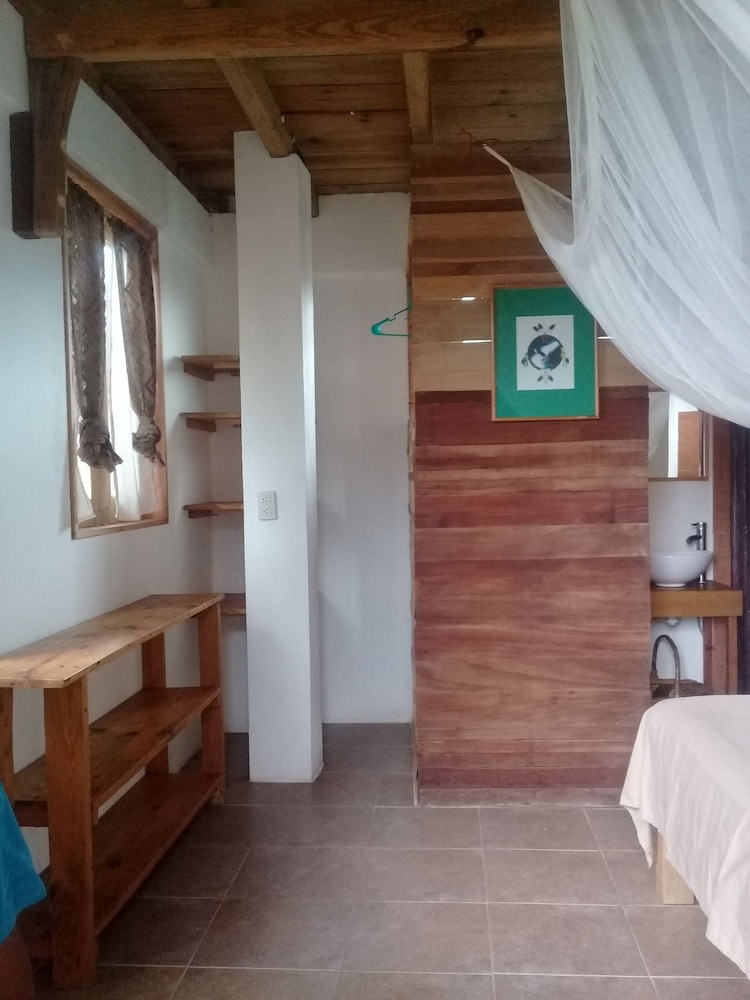 Standard Room, 1 Double Bed, Oceanfront photo 2