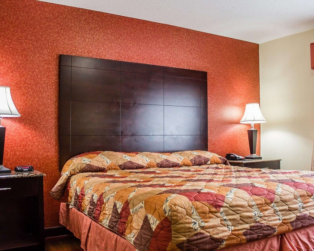 Standard Room, 1 King Bed, Non Smoking - Photo 7