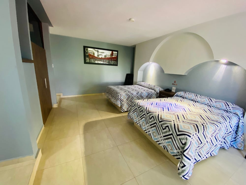 Business Studio Suite, 1 Bedroom, Non Smoking, Pool View photo 1