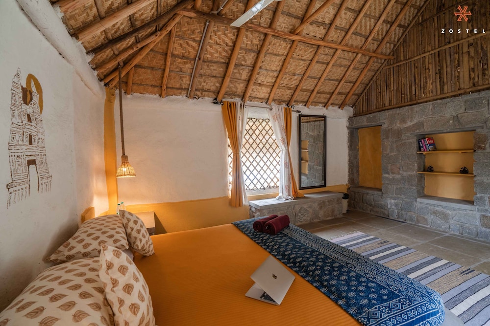Deluxe Mud Cottage - Photo 5