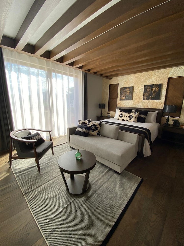 Superior Suite, Hot Tub photo 1