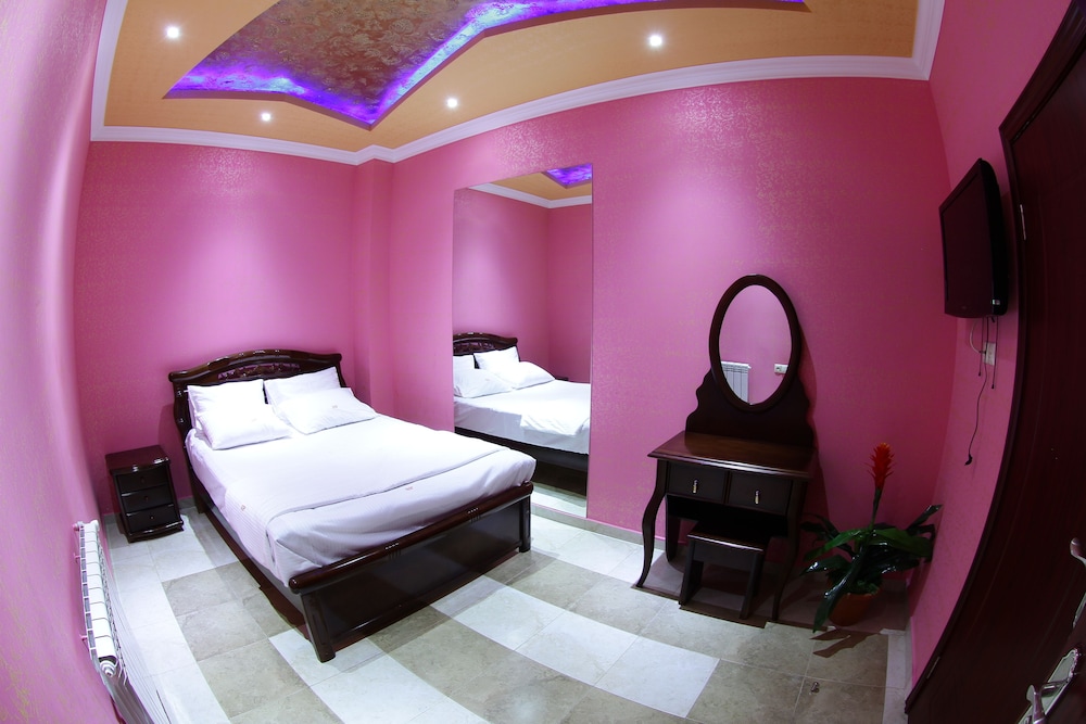 Deluxe Suite, 2 Bedrooms (for 2 persons)
