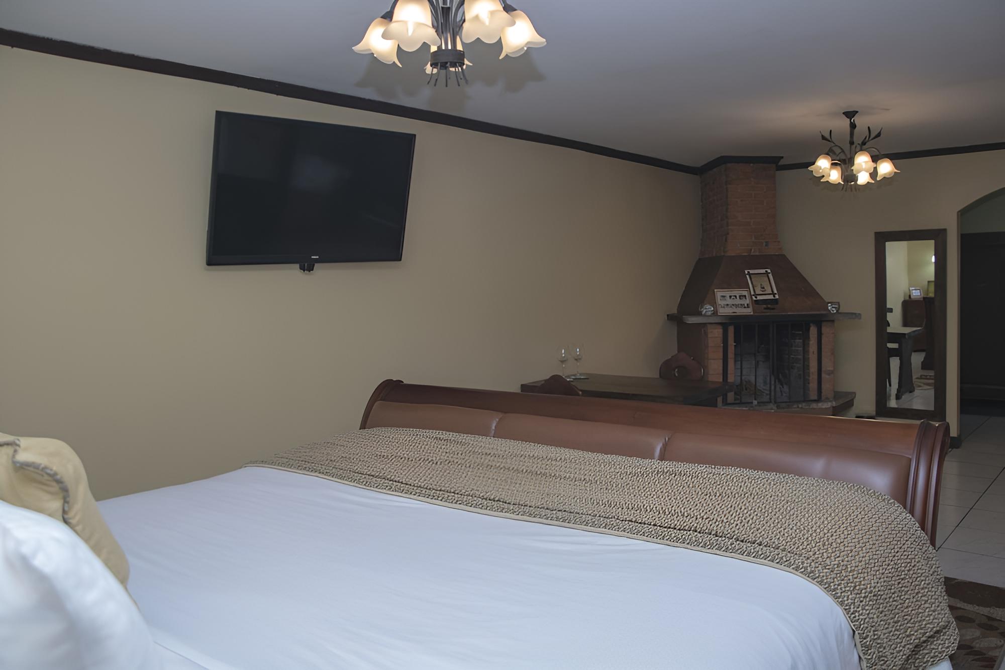 Honeymoon Suite photo 3