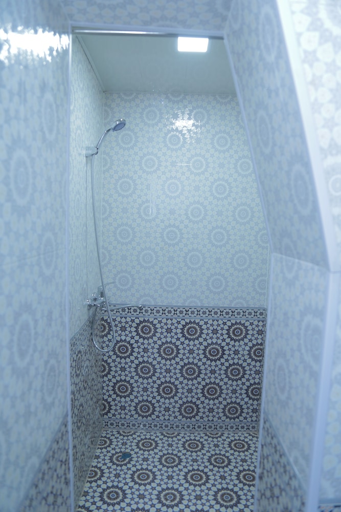 Basic Twin Room, 1 Bedroom, Non Smoking, Courtyard Area photo 3