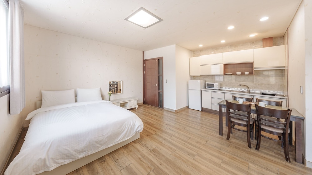 Basic Room, 1 Bedroom (room 203) photo 2