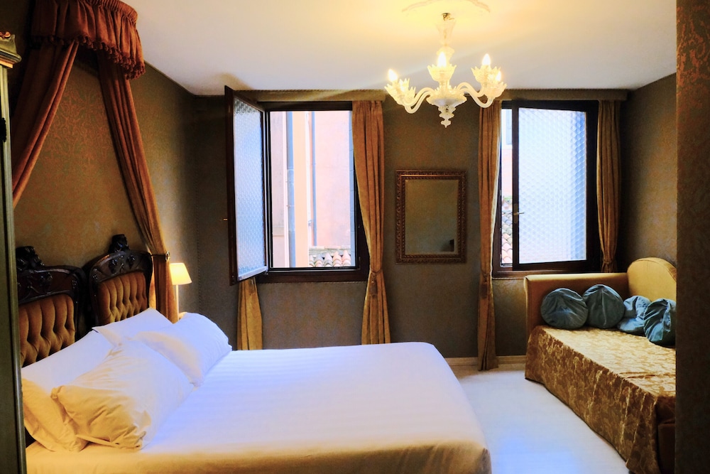 Deluxe Room, Multiple Beds, City View, Tower