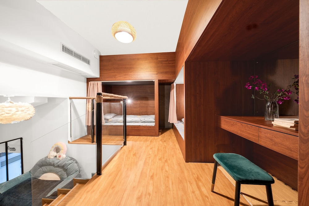 Comfort Quadruple Room, Women only photo 1