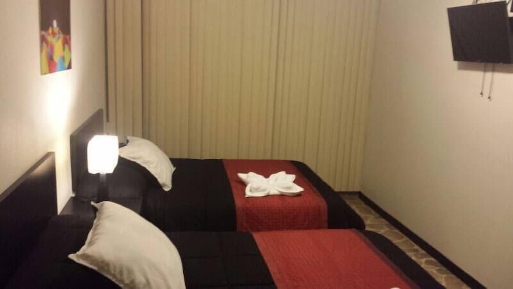 Family Double Room, 2 Double Beds, Ensuite, Garden View photo 2