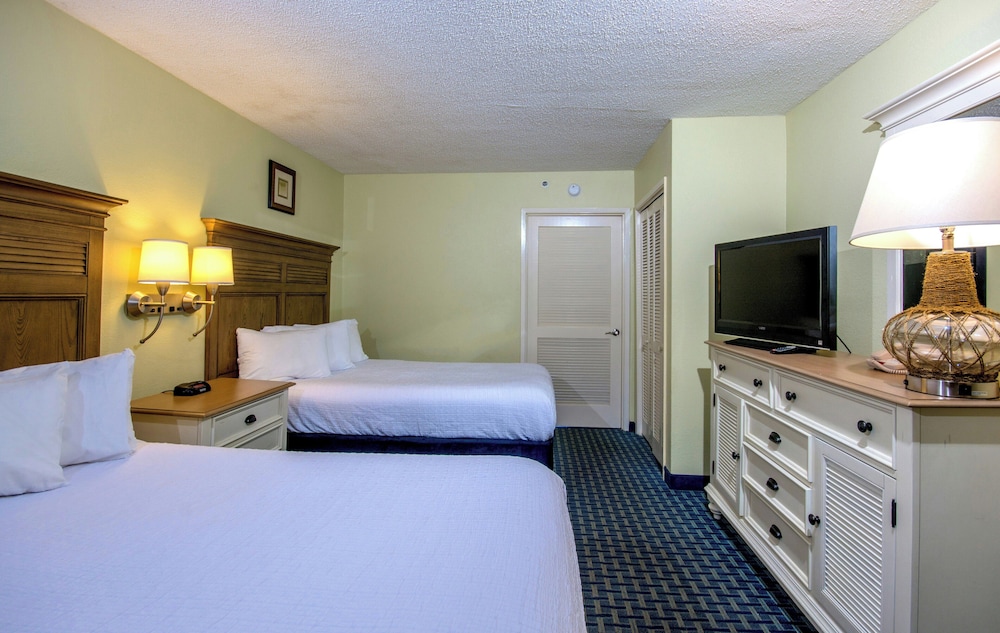 Pinnacle Oceanfront One Bedroom Queen Suite