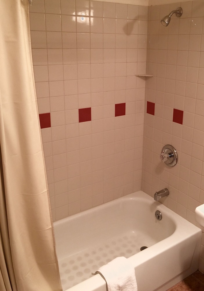 Standard Room, 1 Queen Bed, Non Smoking, Microwave photo 2