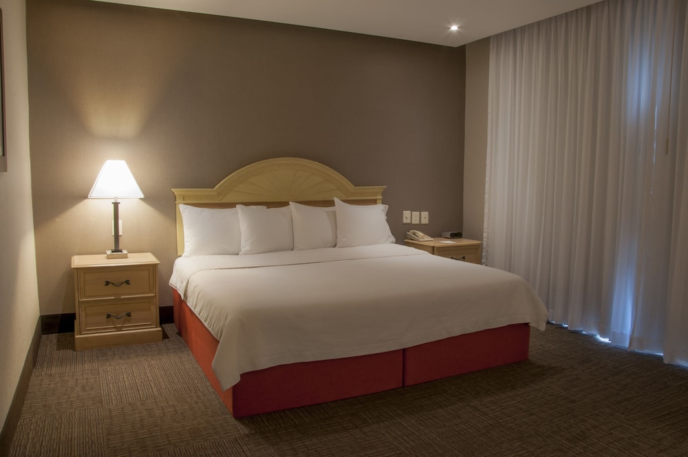 Standard Room, 1 King Bed, Balcony - Photo 4