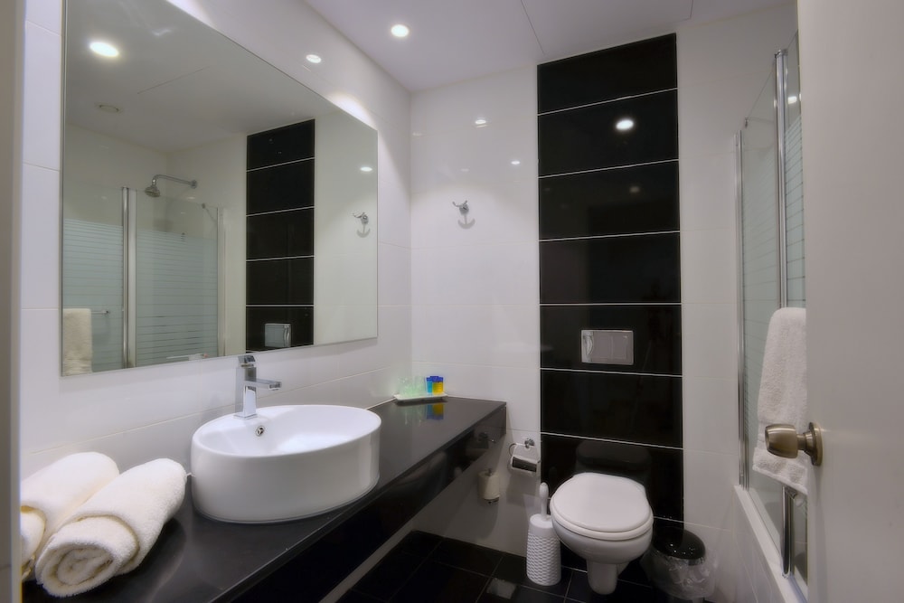 Premium Twin Room - Photo 3