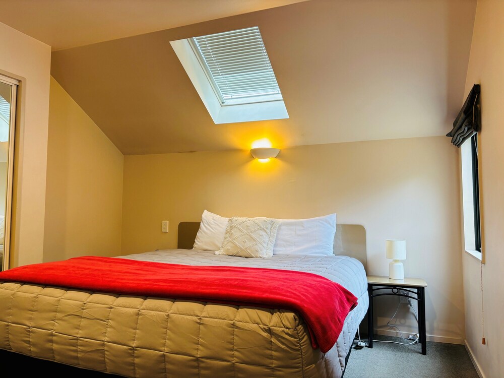 Classic Apartment, 1 King Bed with Sofa bed photo 2