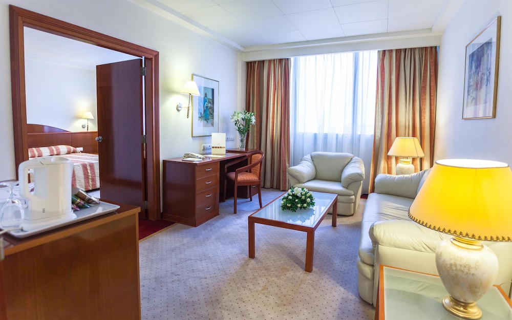 Suite - Photo 7