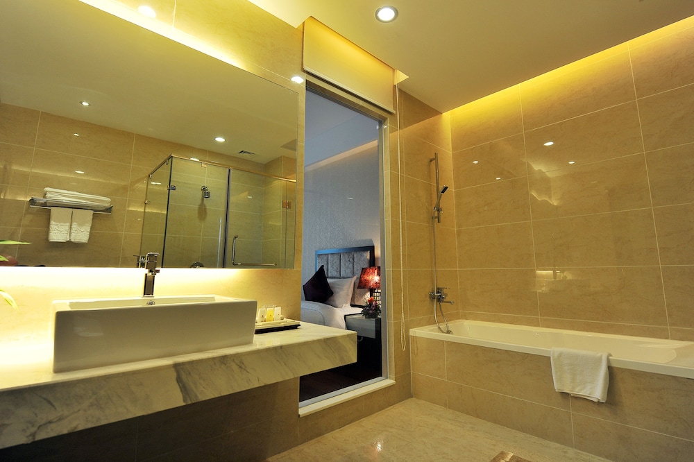 Deluxe King Room photo 3