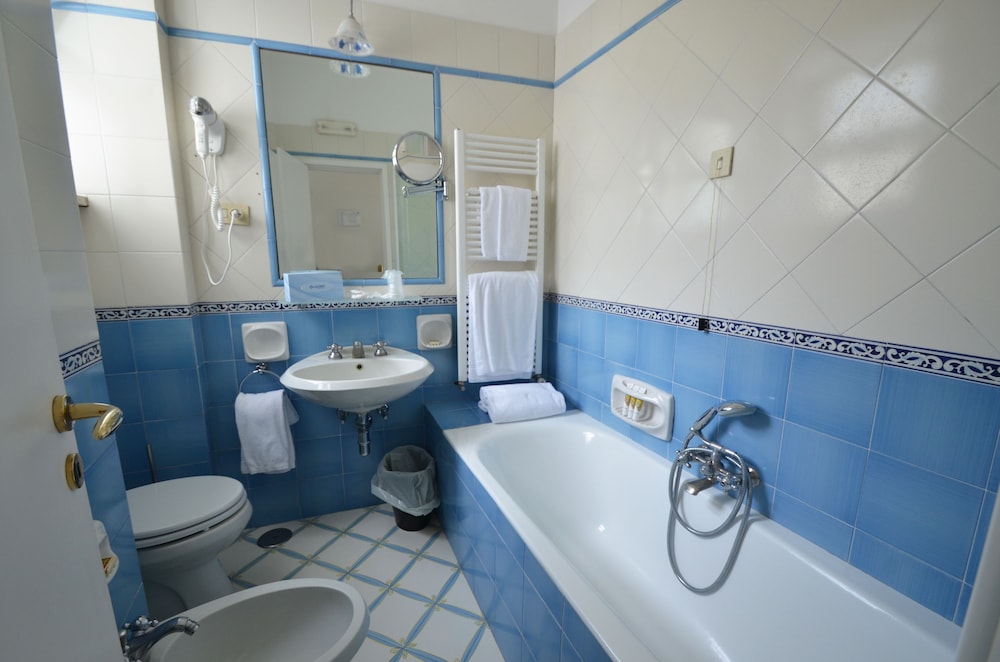 Standard Double Room - Photo 5