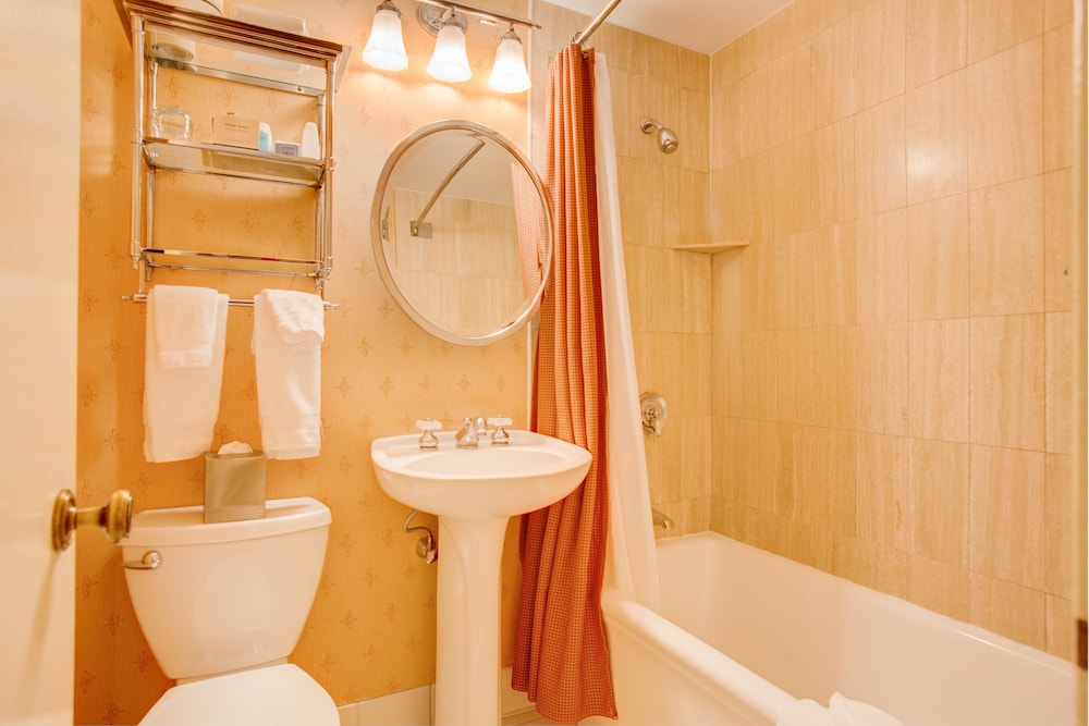 Deluxe Room, 2 Double Beds, Accessible thumbnail 6