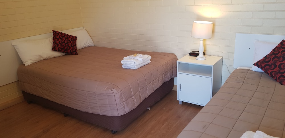 Family Room, Non Smoking, Kitchenette (Queen Family Room) photo 1