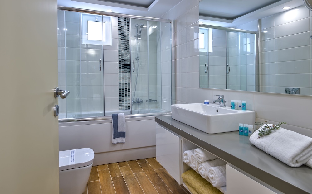 Family Suite, 2 Bedrooms, 2 Bathrooms - Photo 14