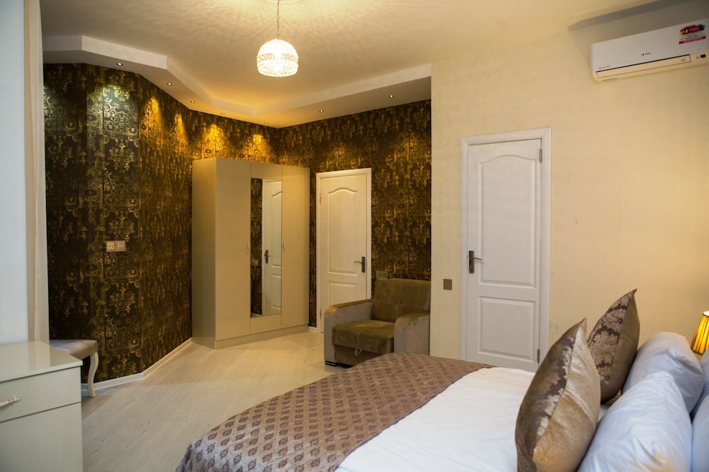 Family Suite, Multiple Beds, Partial Sea View - Photo 4