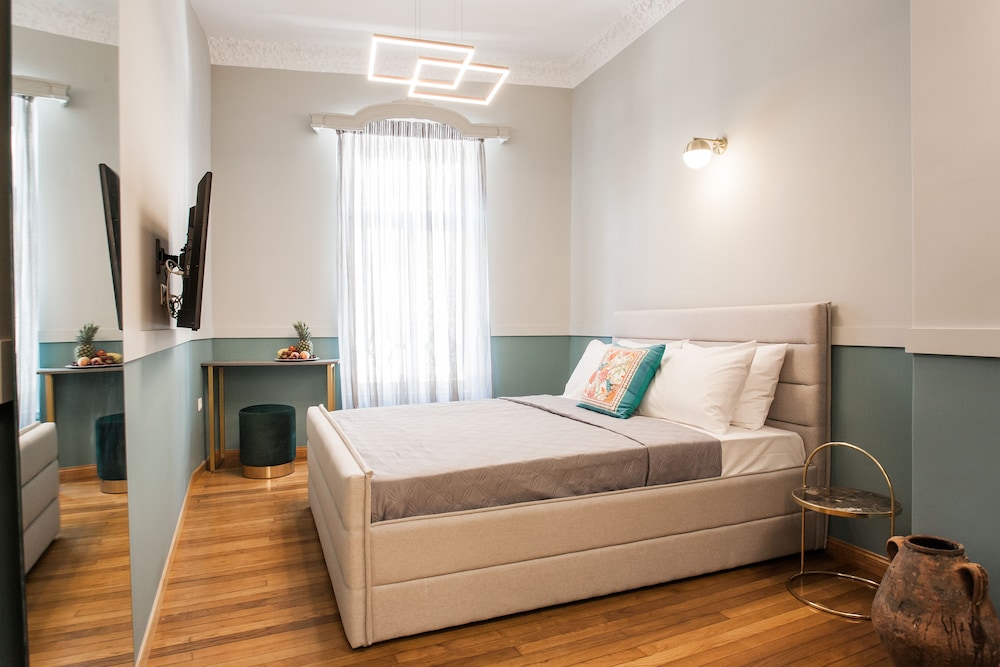 Deluxe Room (Stiles)