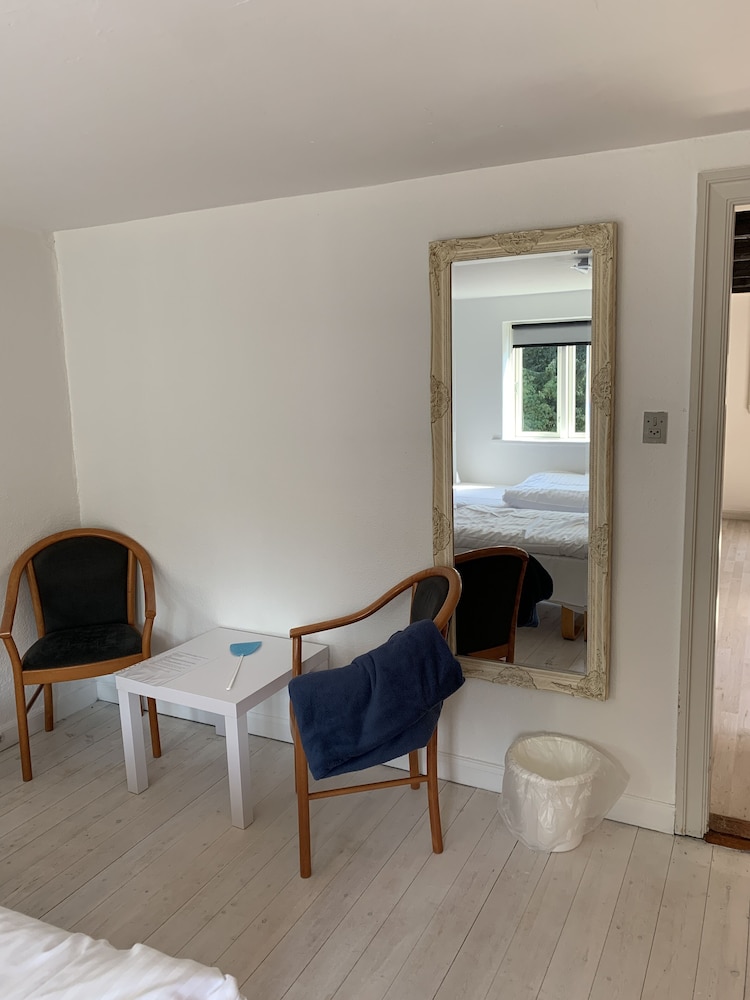 Basic Double Or Twin Room, Shared Bathroom photo 3